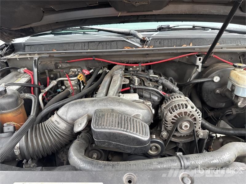 Chevrolet Suburban 1500 Avtomobili