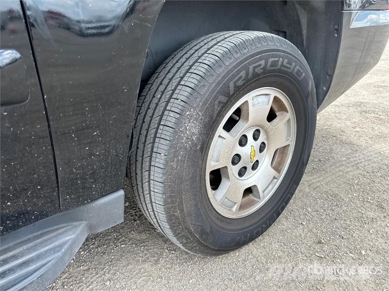 Chevrolet Suburban 1500 Avtomobili