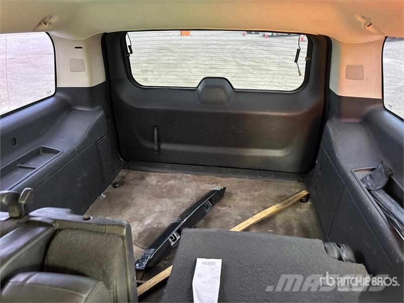 Chevrolet Suburban 1500 Avtomobili