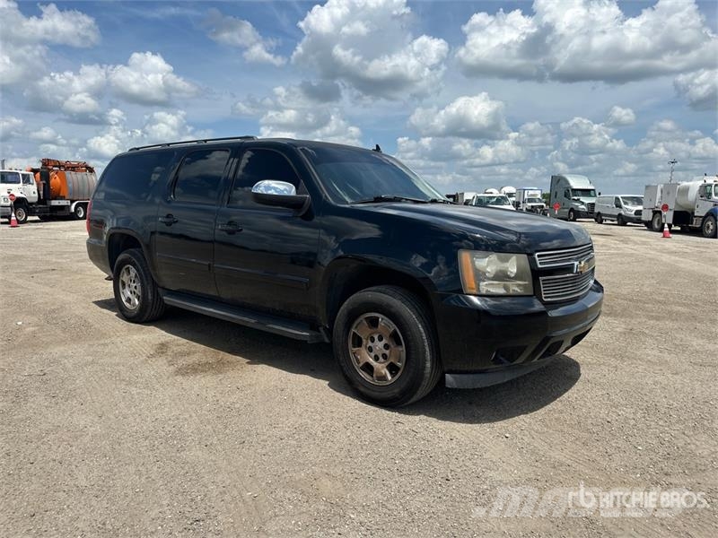 Chevrolet Suburban 1500 Avtomobili