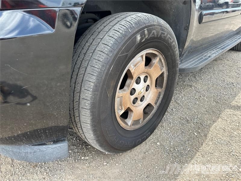 Chevrolet Suburban 1500 Avtomobili