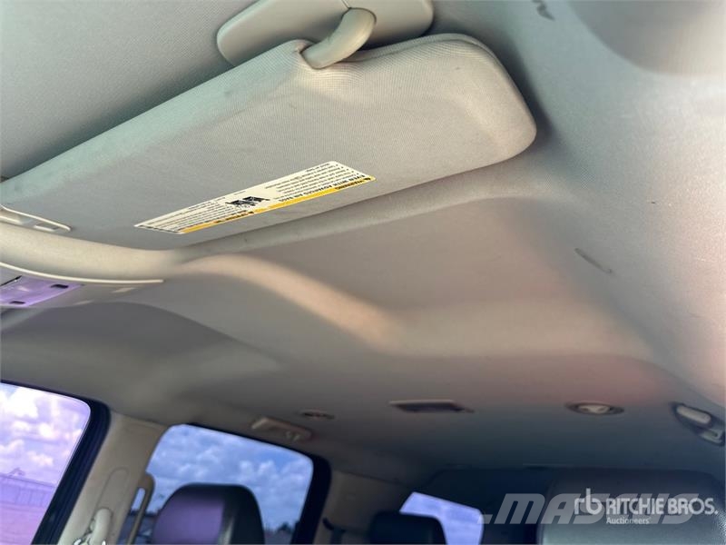 Chevrolet Suburban 1500 Avtomobili