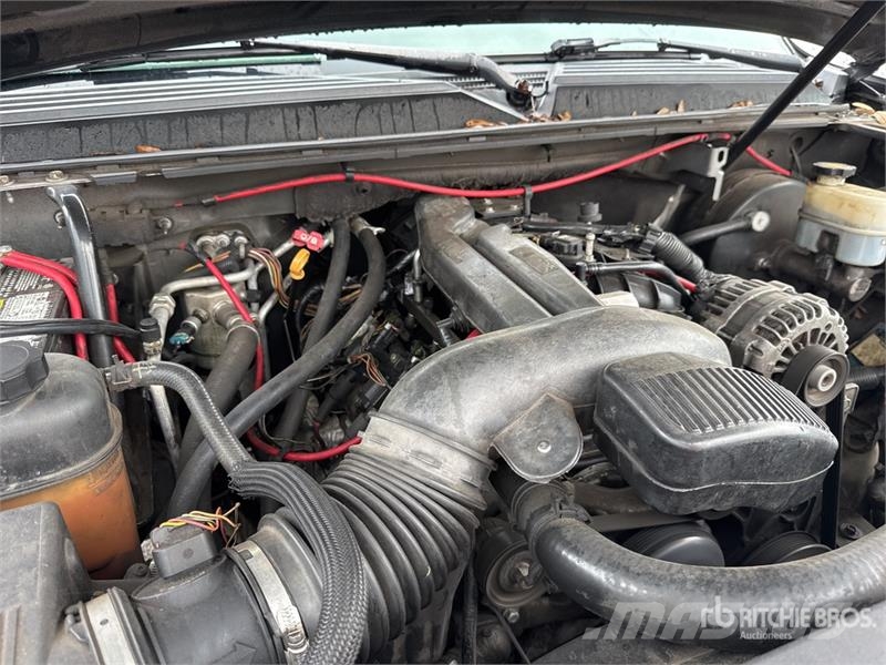 Chevrolet Suburban 1500 Avtomobili