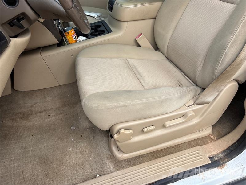 Chevrolet Tahoe LS 2WD SUV (Inoperable) 汽车