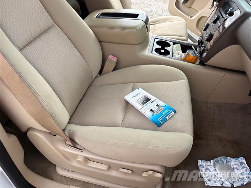 Chevrolet Tahoe LS 2WD SUV (Inoperable) 汽车