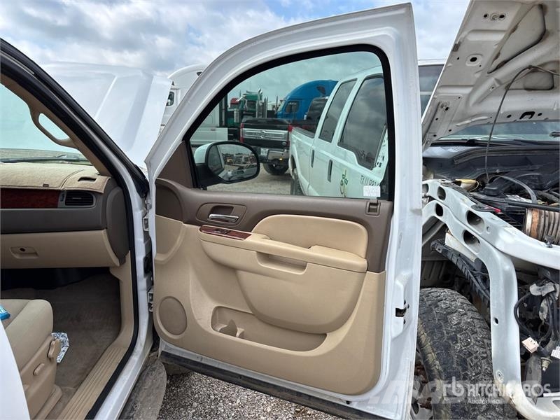 Chevrolet Tahoe LS 2WD SUV (Inoperable) 汽车
