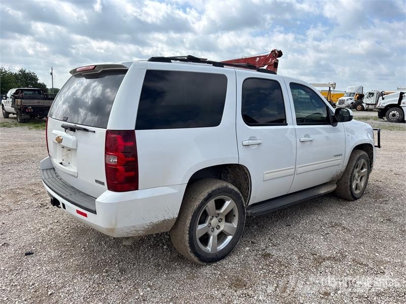 Chevrolet Tahoe LS 2WD SUV (Inoperable) 汽车
