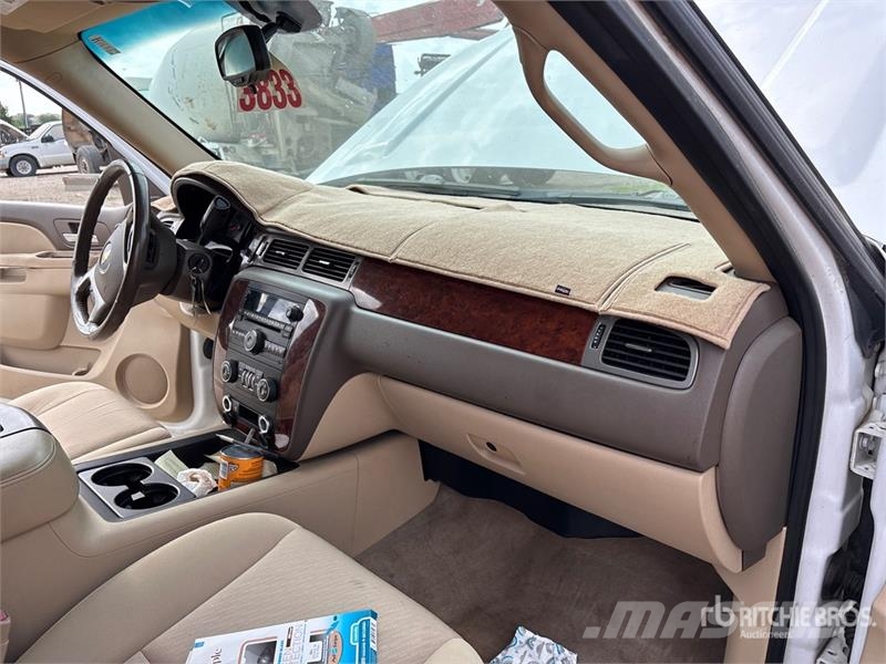 Chevrolet Tahoe LS 2WD SUV (Inoperable) 汽车