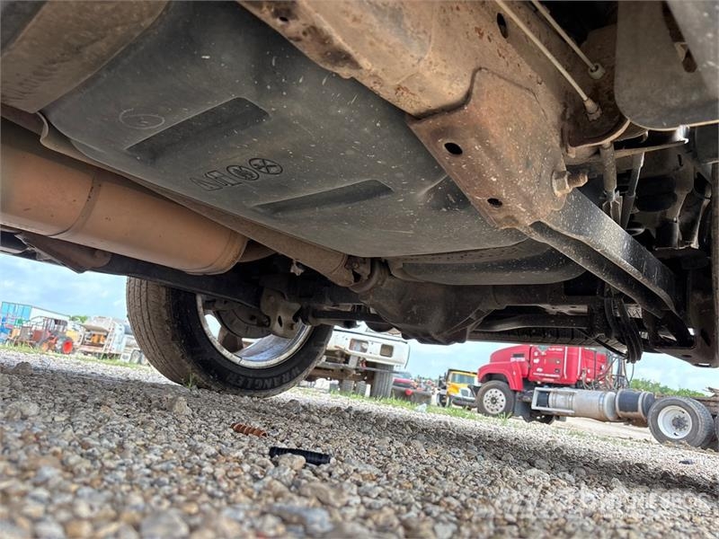 Chevrolet Tahoe LS 2WD SUV (Inoperable) 汽车