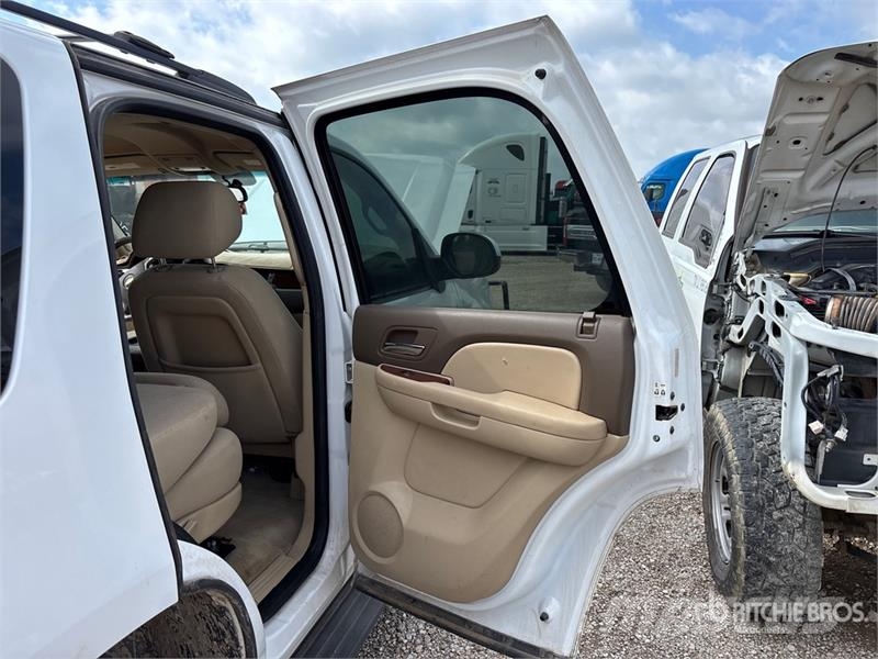 Chevrolet Tahoe LS 2WD SUV (Inoperable) 汽车