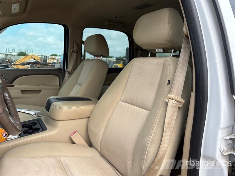 Chevrolet Tahoe LS 2WD SUV (Inoperable) 汽车