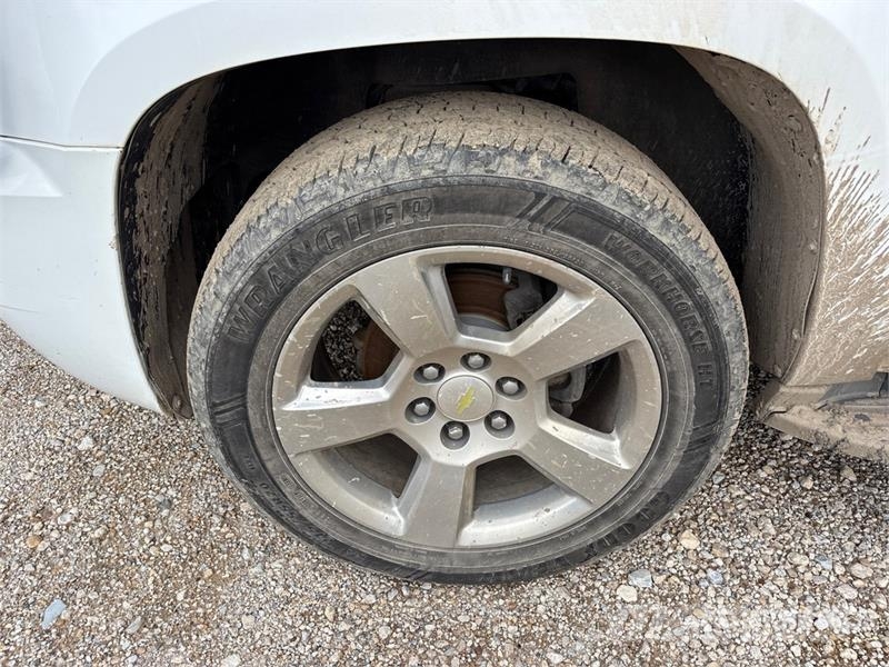 Chevrolet Tahoe LS 2WD SUV (Inoperable) 汽车