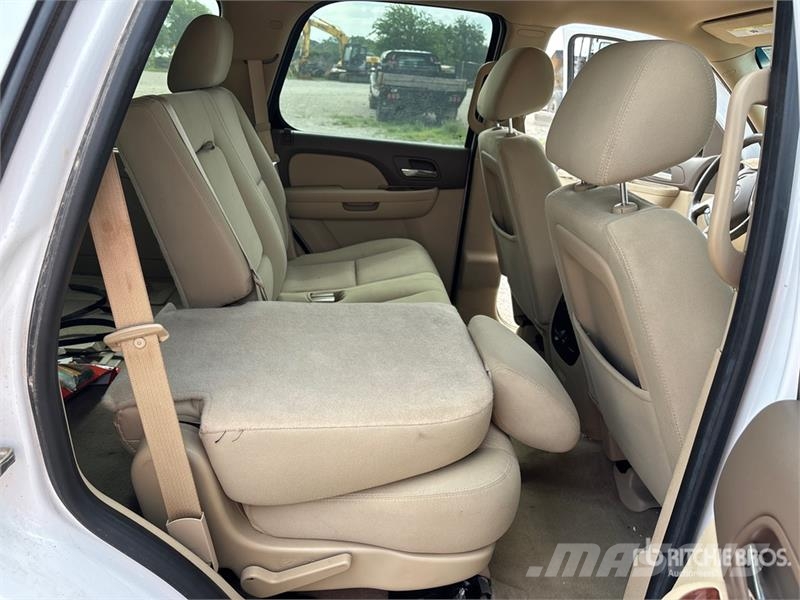 Chevrolet Tahoe LS 2WD SUV (Inoperable) 汽车