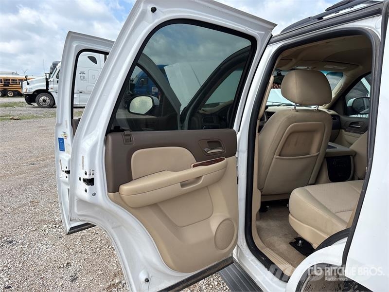 Chevrolet Tahoe LS 2WD SUV (Inoperable) 汽车