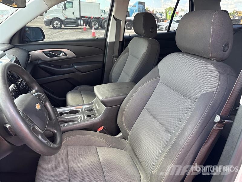 Chevrolet Traverse 2WD SUV Automašīnas