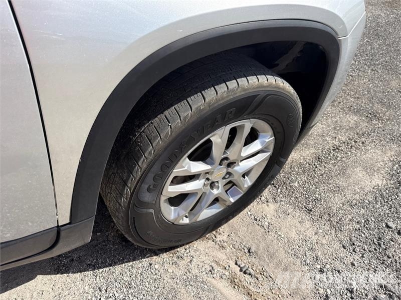 Chevrolet Traverse 2WD SUV Automašīnas