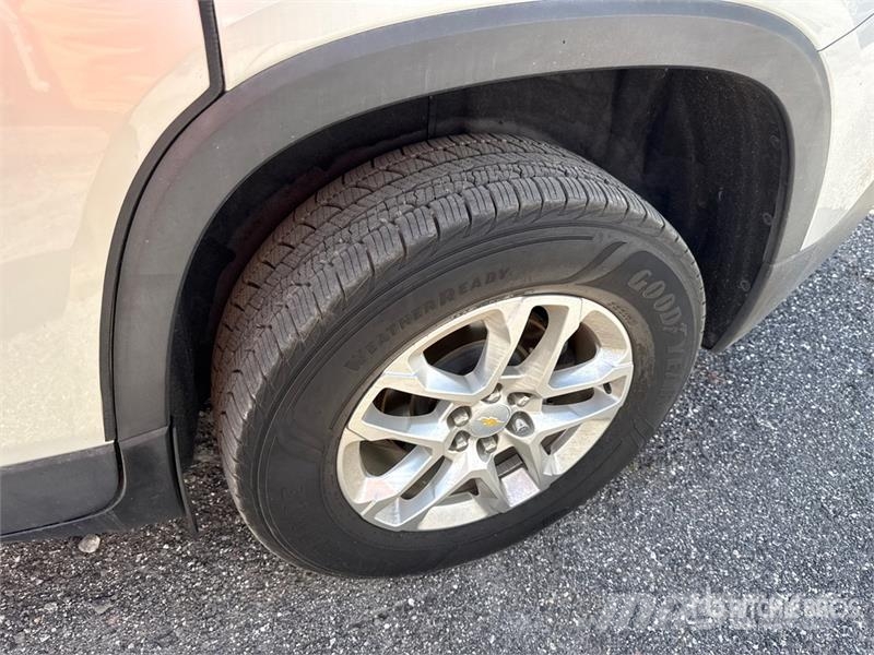 Chevrolet Traverse 2WD SUV Automašīnas