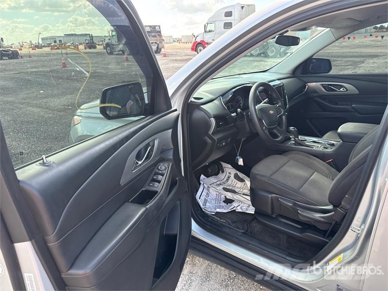 Chevrolet Traverse 2WD SUV Automašīnas
