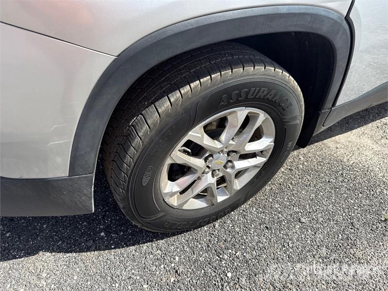 Chevrolet Traverse 2WD SUV Automašīnas