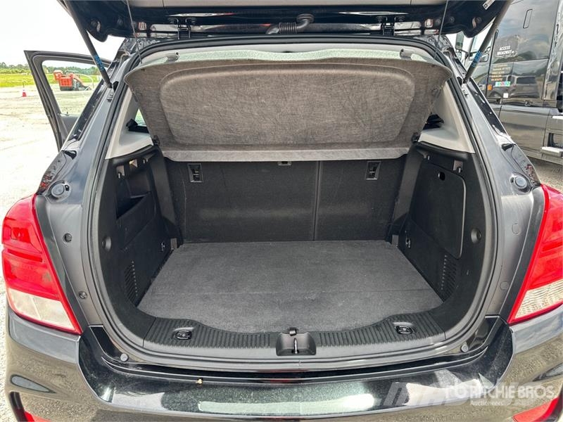 Chevrolet Trax 2WD SUV Cars