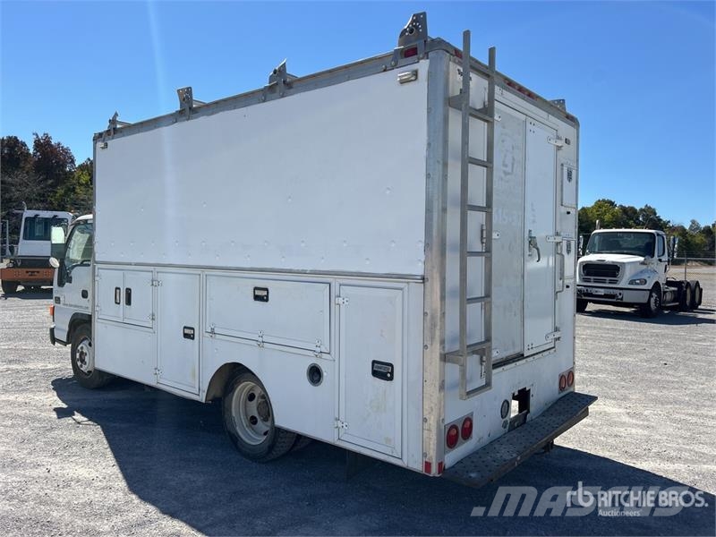 Chevrolet W45042 4x2 Utility Truck Pikaplar