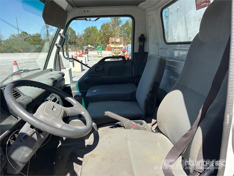 Chevrolet W45042 4x2 Utility Truck Pikaplar