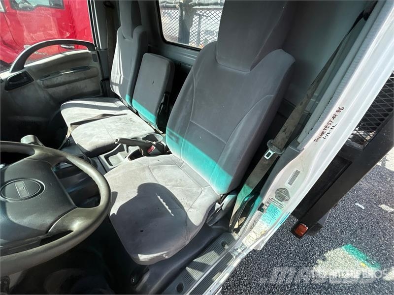 Chevrolet W5500HD 4x2 Flatbed Truck Pritschenwagen/Pritschenwagen mit Seitenklappe