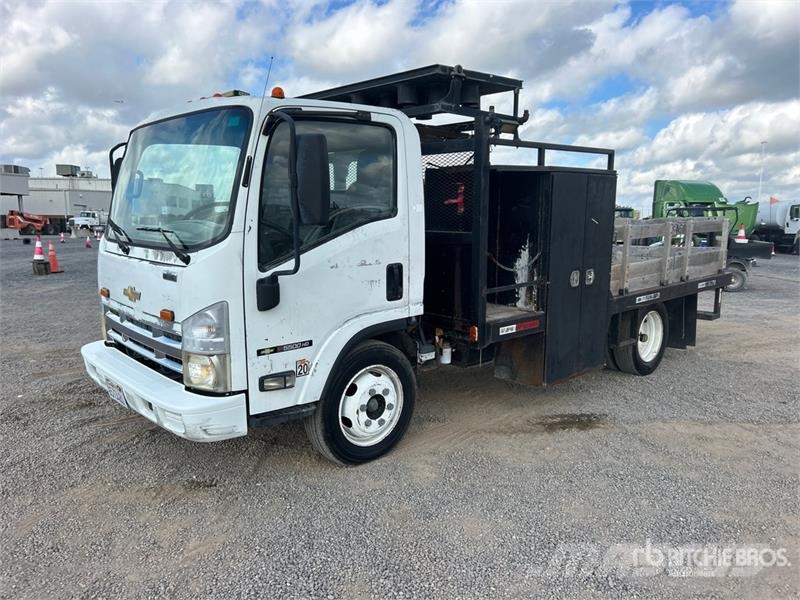 Chevrolet W5500HD 4x2 Flatbed Truck Pritschenwagen/Pritschenwagen mit Seitenklappe