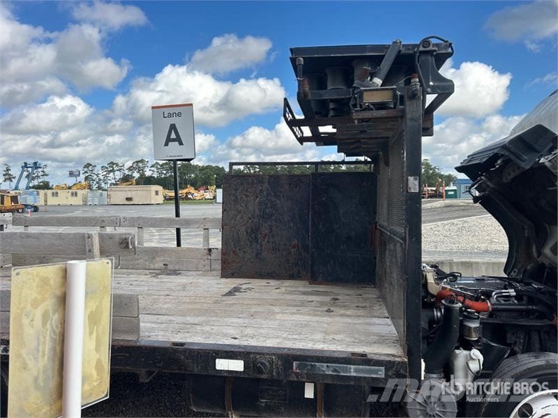Chevrolet W5500HD 4x2 Flatbed Truck Pritschenwagen/Pritschenwagen mit Seitenklappe