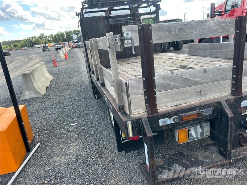 Chevrolet W5500HD 4x2 Flatbed Truck Pritschenwagen/Pritschenwagen mit Seitenklappe