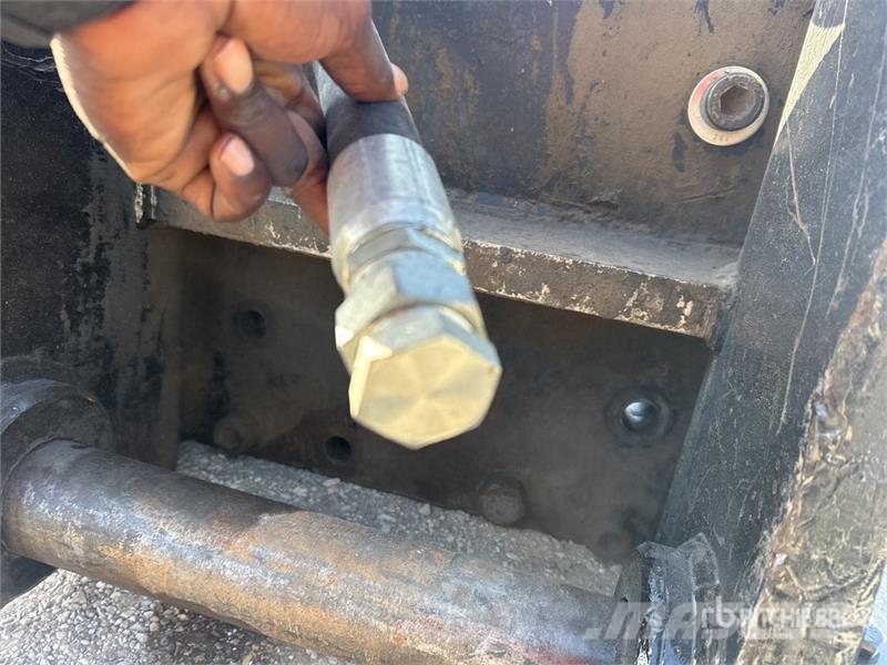 Chicago Pneumatic RX26 Hydraulic Breaker Hammers / Breakers