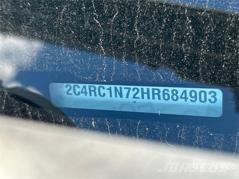 Chrysler Pacifica Hybrid Minivan Automašīnas