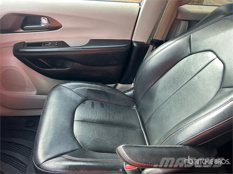 Chrysler Pacifica Minivan Automobili