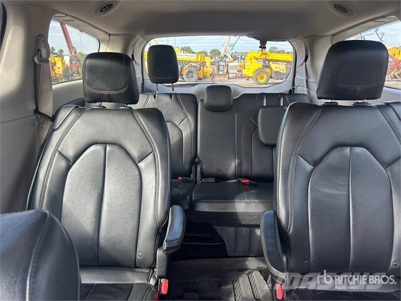 Chrysler Pacifica Minivan Automobili