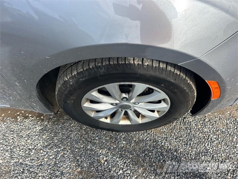 Chrysler Pacifica Minivan Automobili