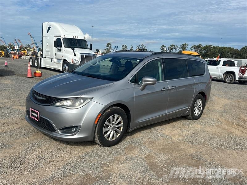 Chrysler Pacifica Minivan Automobili