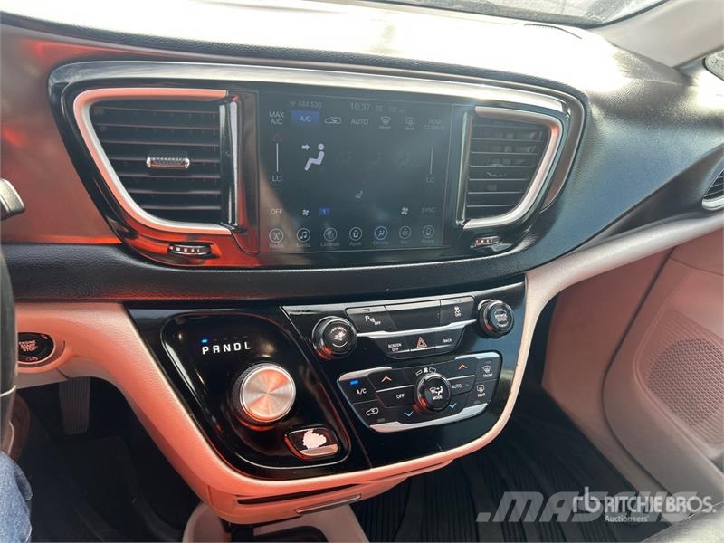 Chrysler Pacifica Minivan Automobili