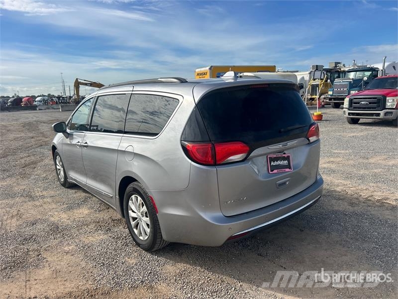 Chrysler Pacifica Minivan Automobili