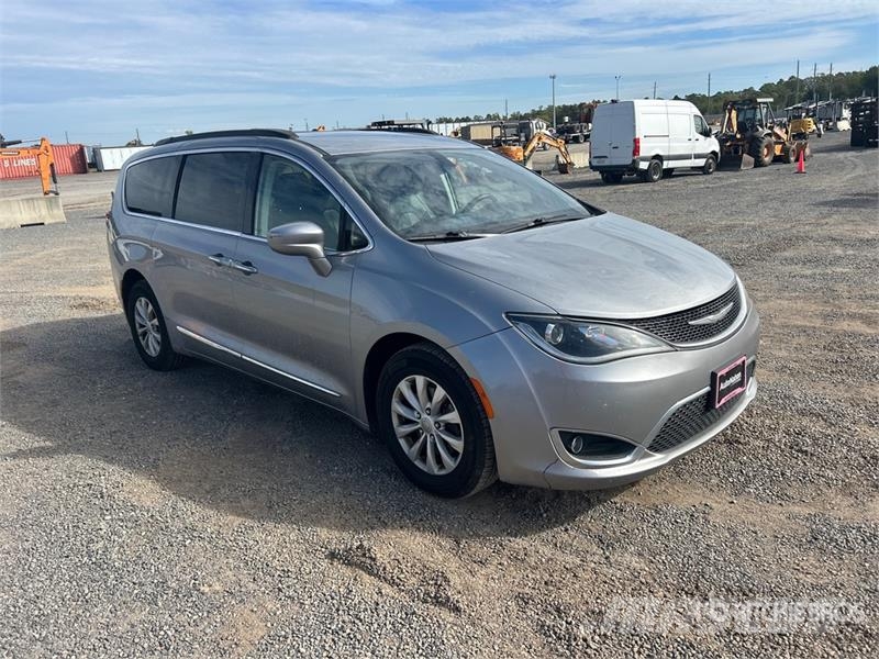 Chrysler Pacifica Minivan Automobili