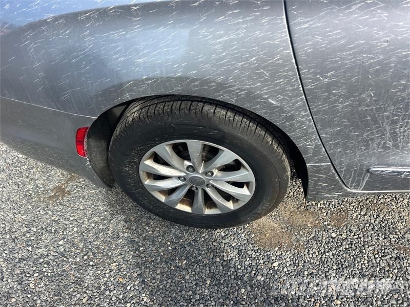 Chrysler Pacifica Minivan Automobili