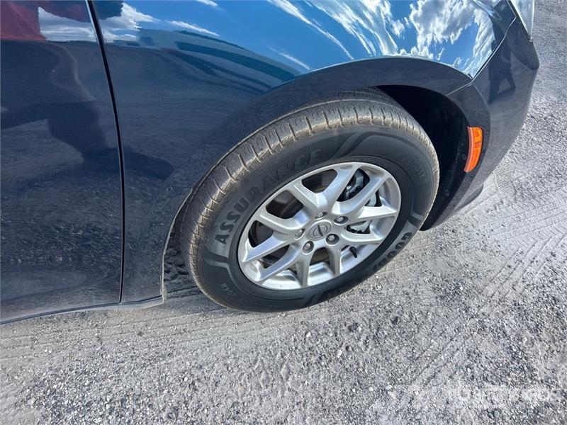 Chrysler Pacifica Minivan Automobili