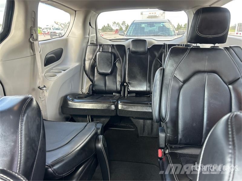 Chrysler Pacifica Minivan Automobili