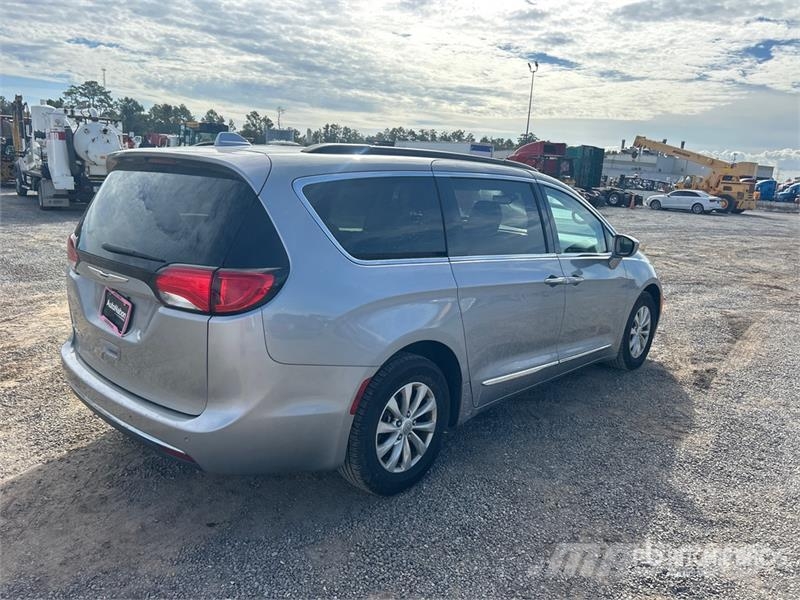 Chrysler Pacifica Minivan Automobili