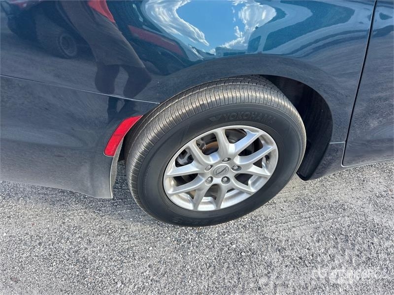 Chrysler Pacifica Minivan Automobili