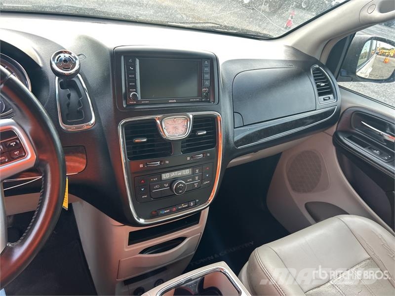 Chrysler Town & Country Minivan Otomobiller