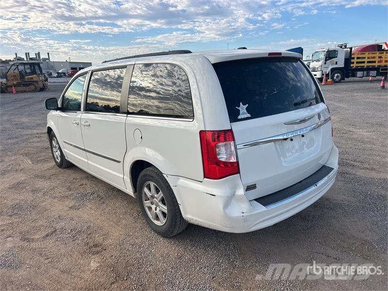 Chrysler Town & Country Minivan Otomobiller