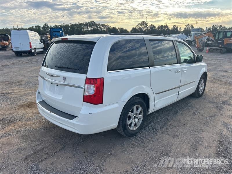 Chrysler Town & Country Minivan Otomobiller