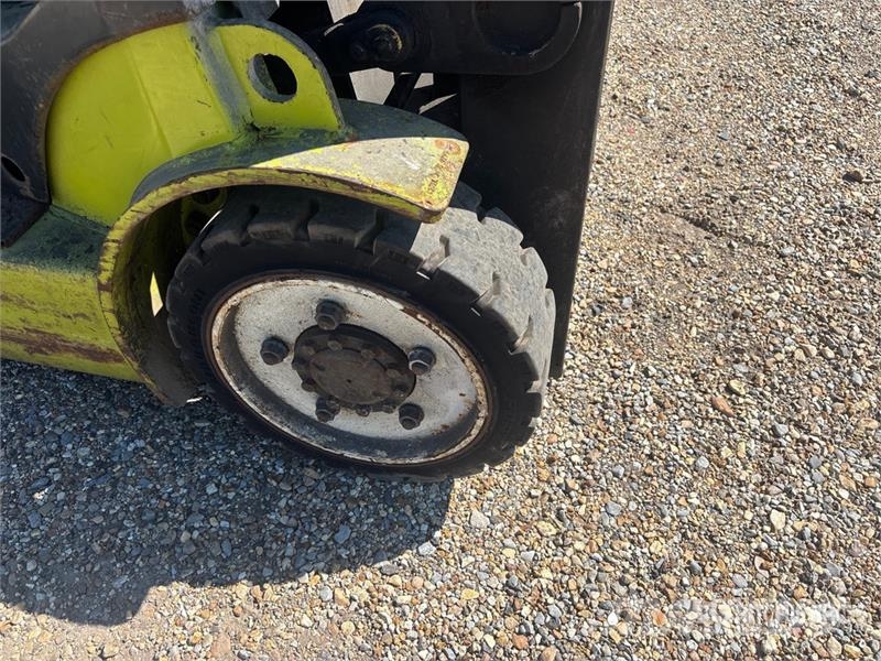 Clark C30CL 5450 lb Cushion Tire Forklift Інше