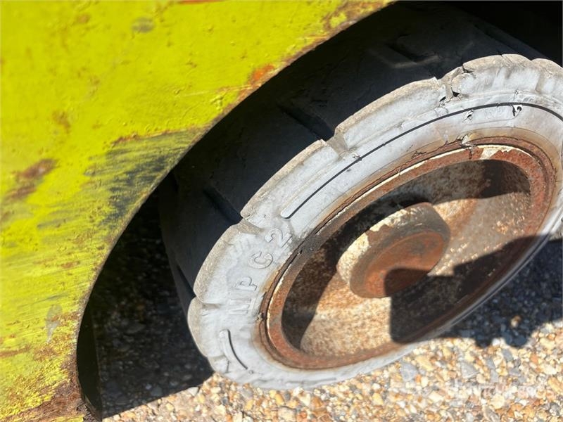 Clark C30CL 5450 lb Cushion Tire Forklift Інше
