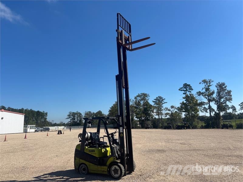 Clark C30CL 5450 lb Cushion Tire Forklift Інше